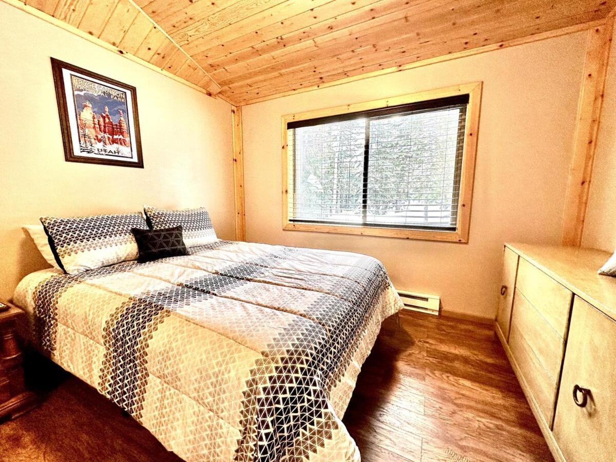 Lovely Log Cabin With Fire Pit! Duck Creek Village Luaran gambar