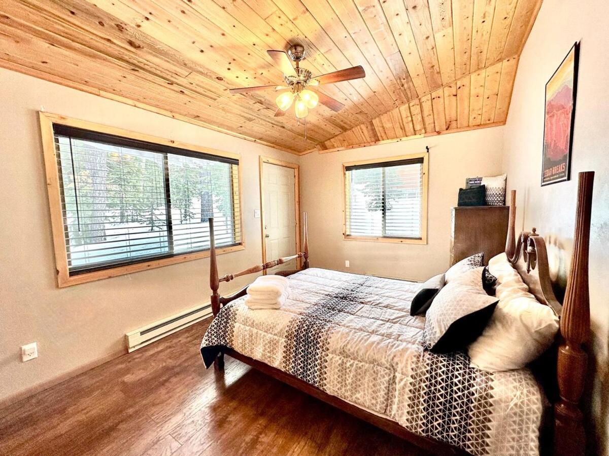 Lovely Log Cabin With Fire Pit! Duck Creek Village Luaran gambar