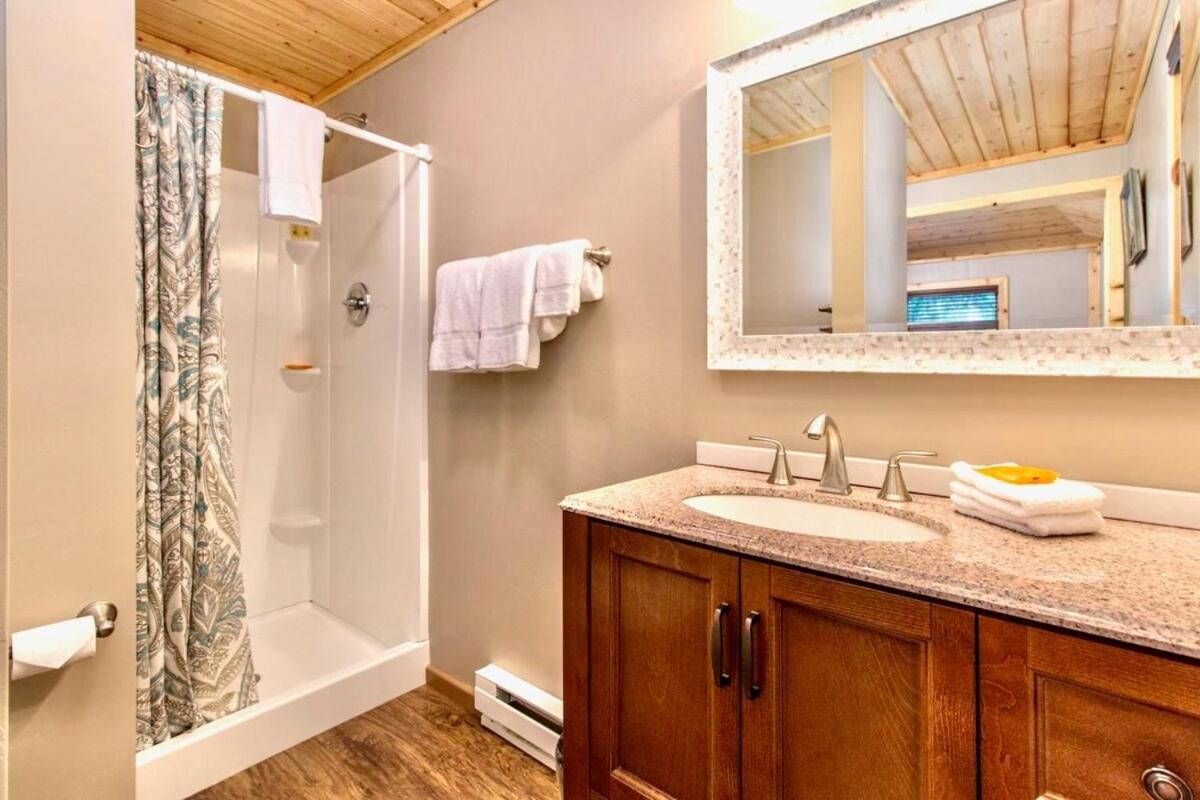 Lovely Log Cabin With Fire Pit! Duck Creek Village Luaran gambar